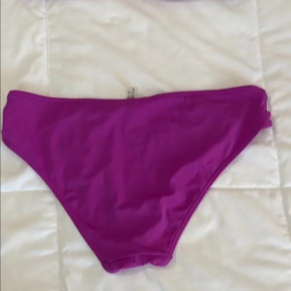 Victoria's Secret Bikini set with Gold Accents - Picture 4 of 7